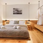 Charm - Private Mountain Retreat With Sauna, Jacuzzi & Kids Playroom