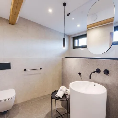 Charm - Private Mountain Retreat With Sauna, Jacuzzi & Kids Playroom