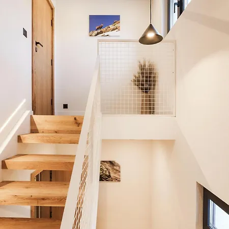Charm - Private Mountain Retreat With Sauna, Jacuzzi & Kids Playroom